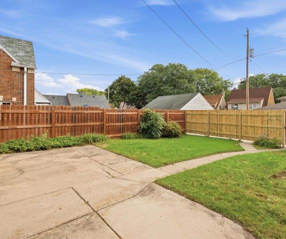 3374 N 46th STREET, Milwaukee, WI 53216