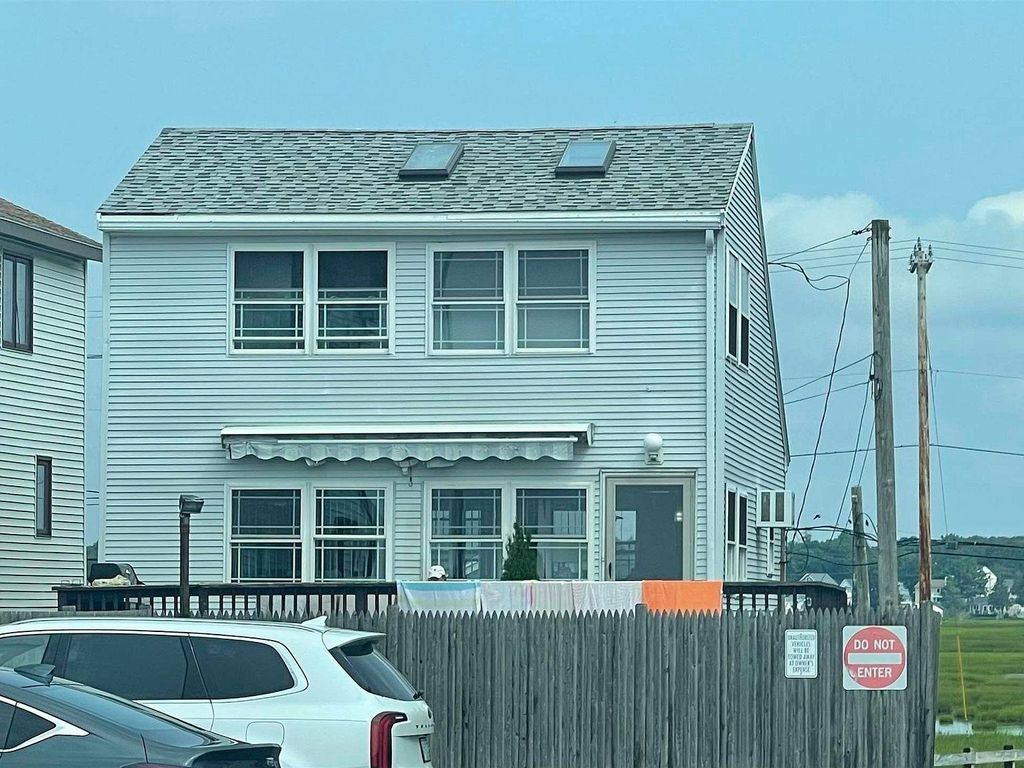 Image 1 of property listing at 6 Anchor Court, Hampton, NH 03842