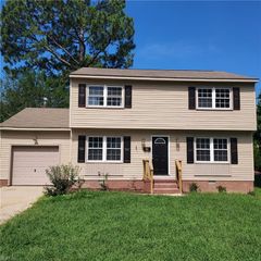 51 Sweetbriar DR, Newport News, VA 23606