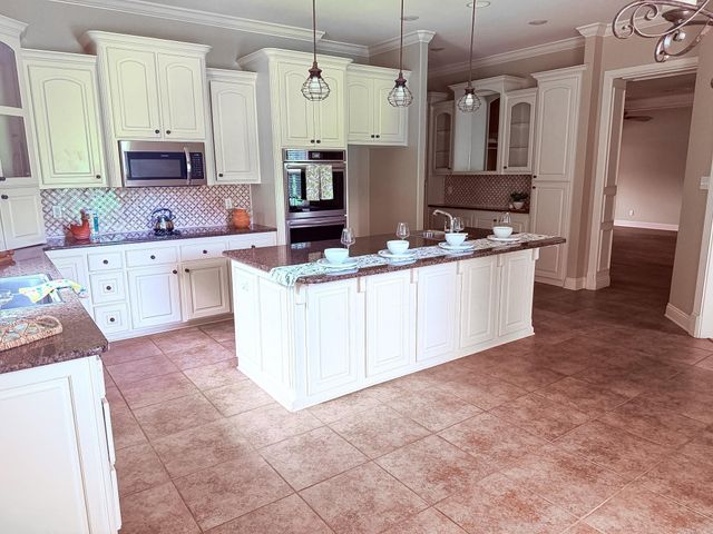 305 Edgewood Dr, Cabot, AR 72023