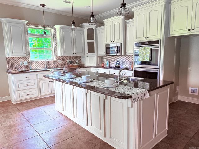 305 Edgewood Dr, Cabot, AR 72023