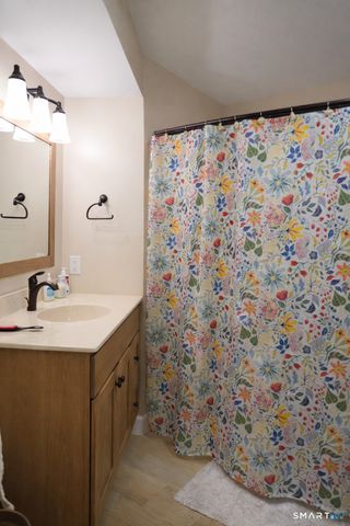 2 Mansfield Grove Road APT 170, East Haven, CT 06512