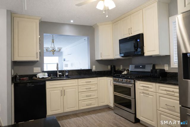 2 Mansfield Grove Road APT 170, East Haven, CT 06512