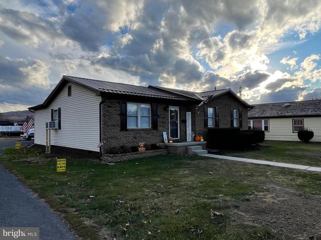 207 CENTRAL AVE, Moorefield, WV 26836