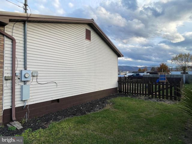 207 CENTRAL AVE, Moorefield, WV 26836