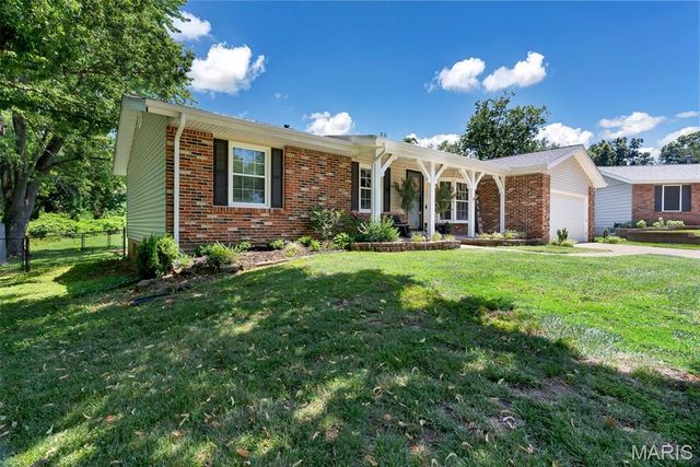 2516 Denlo Court, Fenton, MO 63026