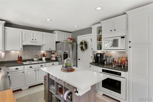 2516 Denlo Court, Fenton, MO 63026