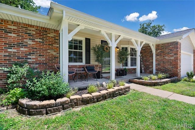 2516 Denlo Court, Fenton, MO 63026