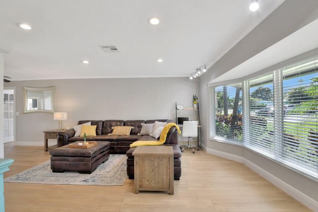 3616 SE 2nd Street, Boynton Beach, FL 33435