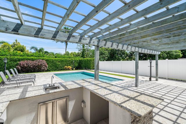 3616 SE 2nd Street, Boynton Beach, FL 33435