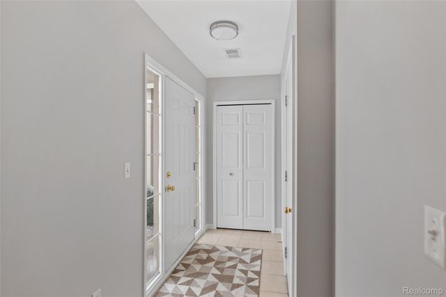 30210 Chesapeake Circle 360, Walled Lake, MI 48390