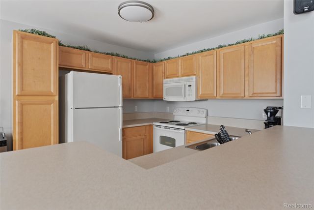 30210 Chesapeake Circle 360, Walled Lake, MI 48390