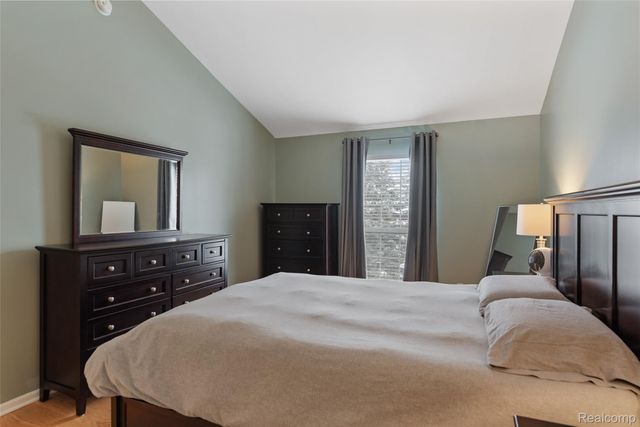 30210 Chesapeake Circle 360, Walled Lake, MI 48390