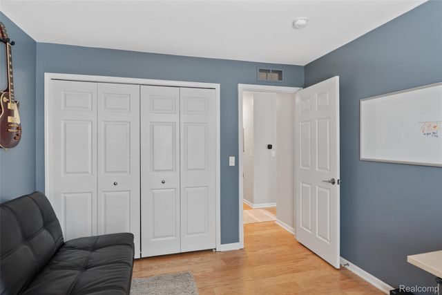 30210 Chesapeake Circle 360, Walled Lake, MI 48390