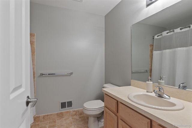 30210 Chesapeake Circle 360, Walled Lake, MI 48390