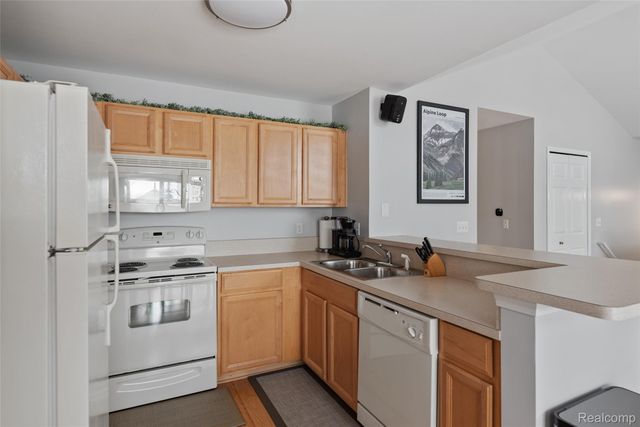 30210 Chesapeake Circle 360, Walled Lake, MI 48390