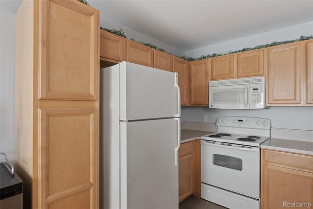 30210 Chesapeake Circle 360, Walled Lake, MI 48390