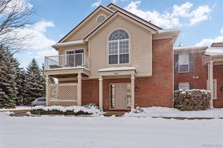 30210 Chesapeake Circle 360, Walled Lake, MI 48390