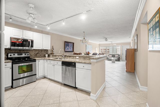 18900 Stewart Circle 7, Boca Raton, FL 33496