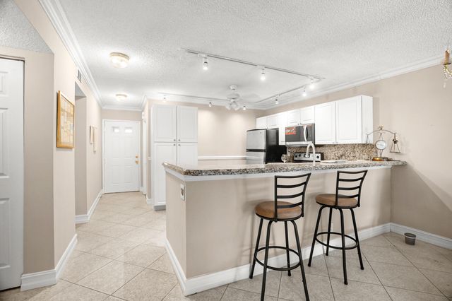 18900 Stewart Circle 7, Boca Raton, FL 33496