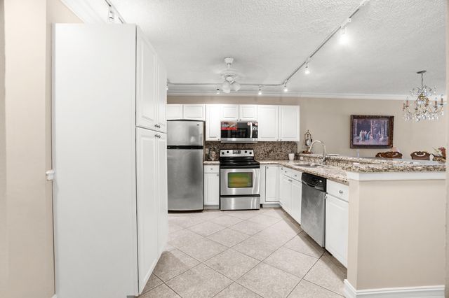 18900 Stewart Circle 7, Boca Raton, FL 33496