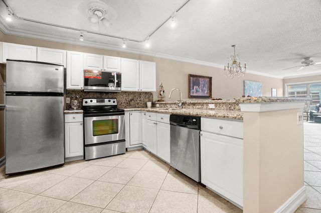 18900 Stewart Circle 7, Boca Raton, FL 33496