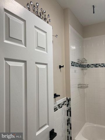 3027 SHANNON DR, Baltimore, MD 21213