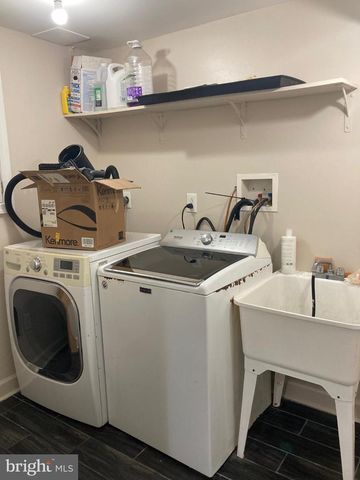 3027 SHANNON DR, Baltimore, MD 21213