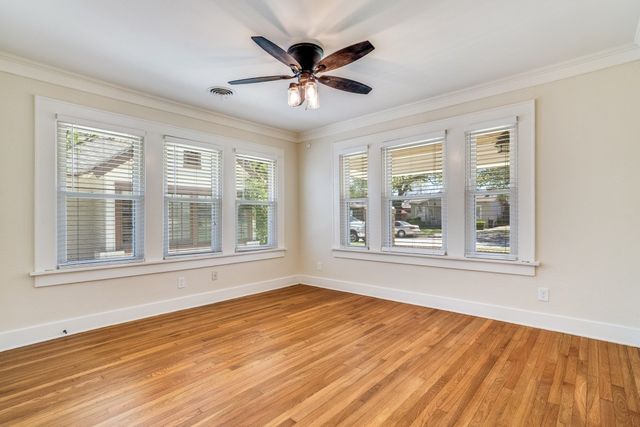 3728 Bunting Avenue, Fort Worth, TX 76107