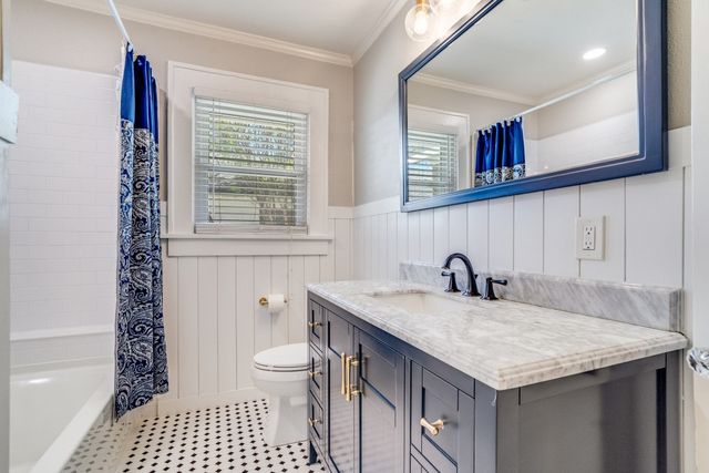 3728 Bunting Avenue, Fort Worth, TX 76107