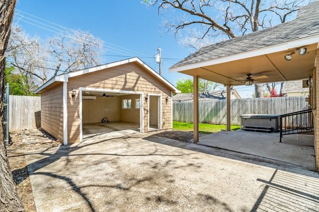 3728 Bunting Avenue, Fort Worth, TX 76107
