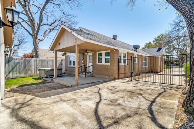 3728 Bunting Avenue, Fort Worth, TX 76107