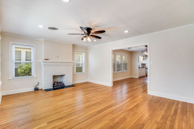 3728 Bunting Avenue, Fort Worth, TX 76107