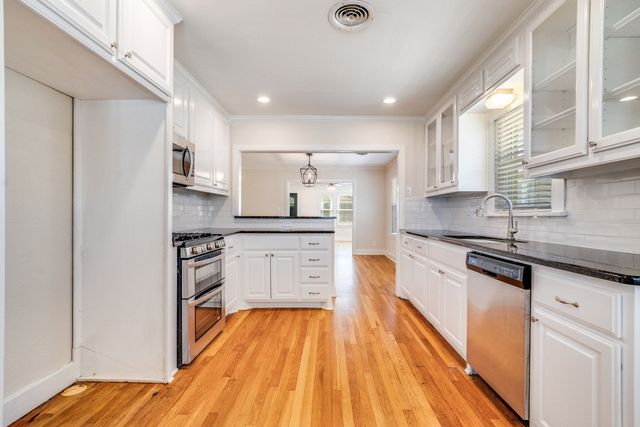 3728 Bunting Avenue, Fort Worth, TX 76107