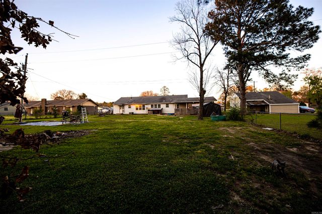 208 S Womble Ave, Camden, AR 71701