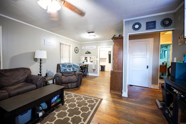 208 S Womble Ave, Camden, AR 71701