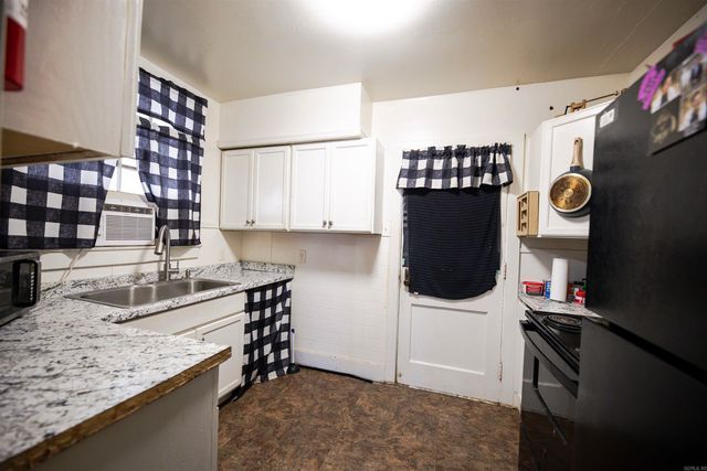208 S Womble Ave, Camden, AR 71701