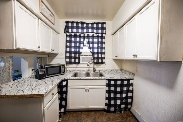 208 S Womble Ave, Camden, AR 71701