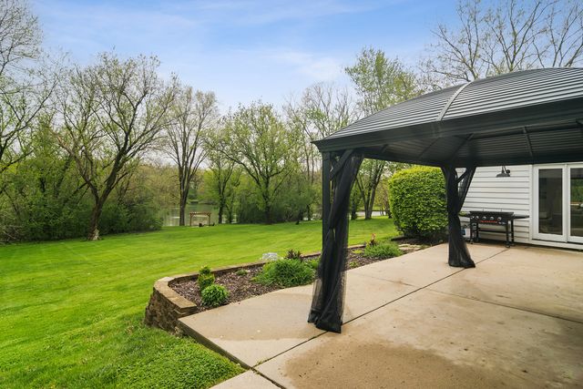 21884 N Andover Road, Kildeer, IL 60047