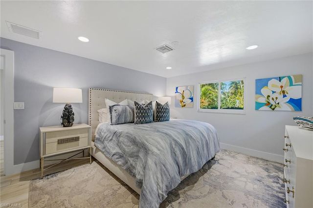 517 Turtle Hatch LN, Naples, FL 34103