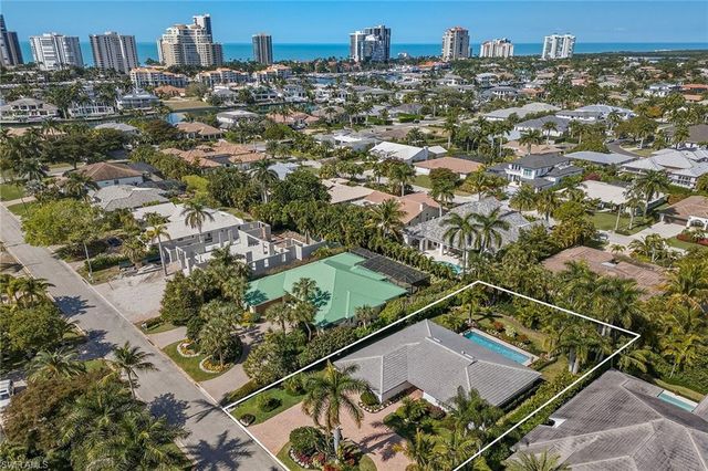 517 Turtle Hatch LN, Naples, FL 34103