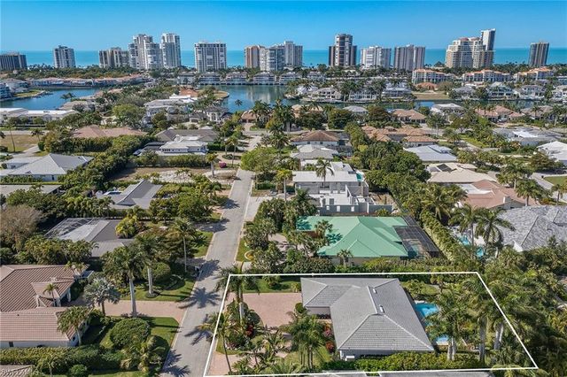 517 Turtle Hatch LN, Naples, FL 34103