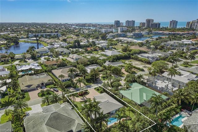 517 Turtle Hatch LN, Naples, FL 34103