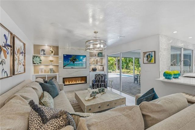 517 Turtle Hatch LN, Naples, FL 34103