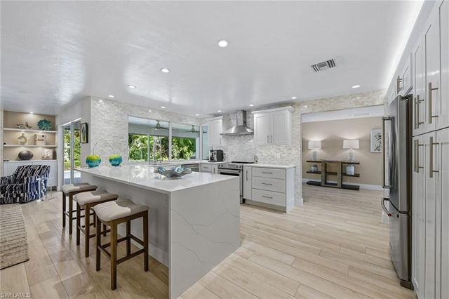 517 Turtle Hatch LN, Naples, FL 34103