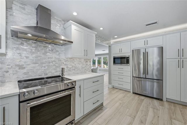 517 Turtle Hatch LN, Naples, FL 34103