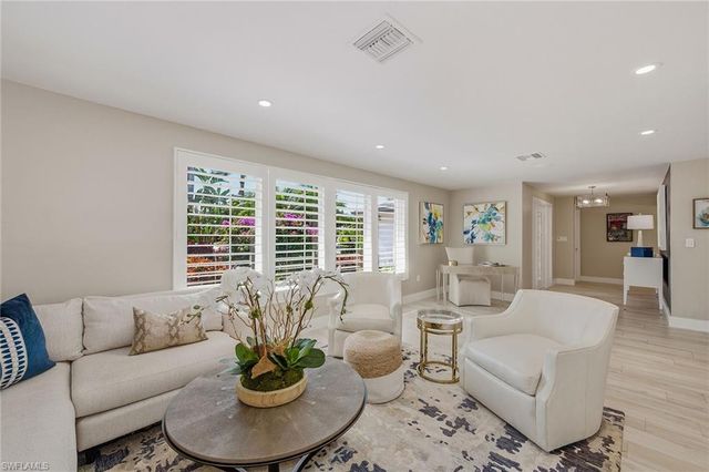 517 Turtle Hatch LN, Naples, FL 34103