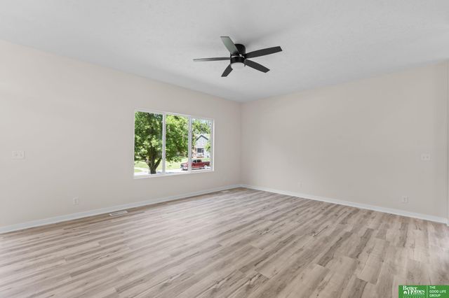 7122 N 79th Court, Omaha, NE 68122