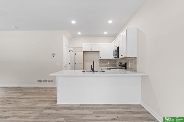 7122 N 79th Court, Omaha, NE 68122