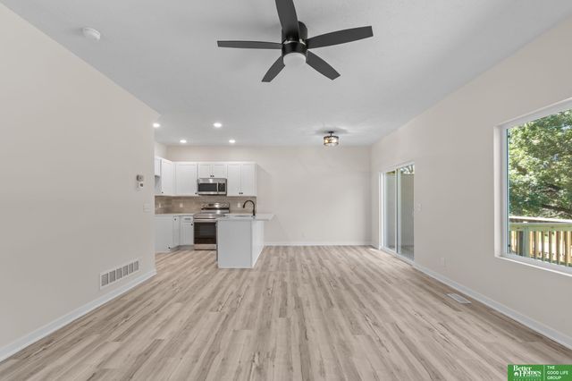 7122 N 79th Court, Omaha, NE 68122